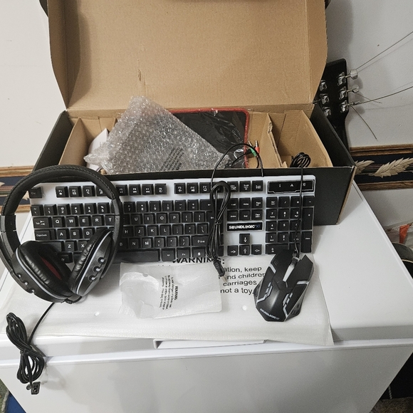 Soundlogic XT Lightup 4-in-1 Gaming Combo Kit! - Picture 7 of 7